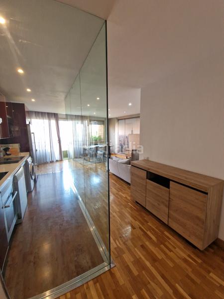 Foto e3972b55-eff2-4fc1-8cd9-5037aa29b01c. Alquiler piso se alquila bonito piso con dos suites reformado y equipado en Barcelona