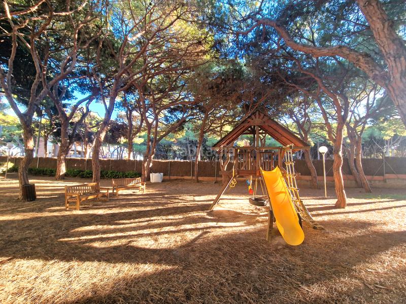 Foto 7e992a0c-518e-4669-8a38-44350eddd641. Alquiler dúplex bonito duplex frente al mar con zona comunitaria con piscina e instalaciones en Gavà