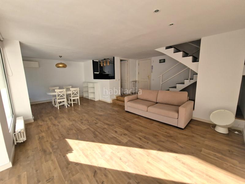 Foto 8c448c86-810d-431e-9d2c-5063cac9d045. Alquiler dúplex bonito duplex frente al mar con zona comunitaria con piscina e instalaciones en Gavà