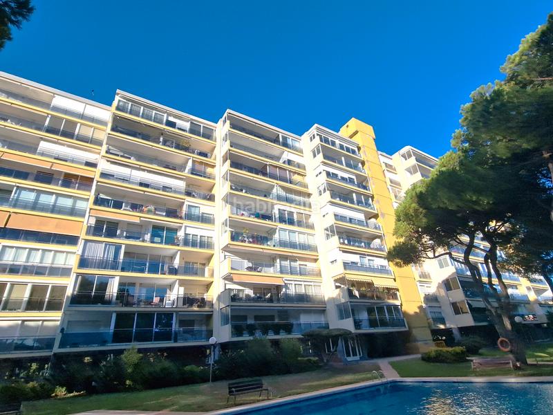 Foto 910a1843-bd1d-4555-bf3e-0faa351f2dcc. Alquiler dúplex bonito duplex frente al mar con zona comunitaria con piscina e instalaciones en Gavà