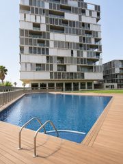 Affitto Appartamento  Carrer de la selva de mar. Se alquila bonito piso con zona comunitaria con piscina
