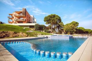 Pis  Sa boadella. Impresionante apartamento con jardín privado, plaza de parking y