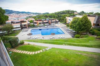 Pis  Sa boadella. Impresionante apartamento con jardín privado, plaza de parking y