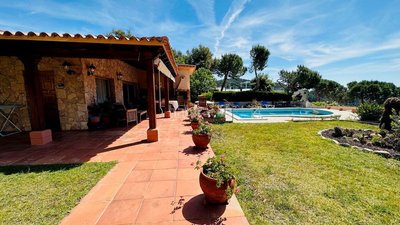 Foto 55283995-16de-4985-9e69-810441e8b96b. Xalet amb calefacció piscina a Canyelles Lloret de Mar