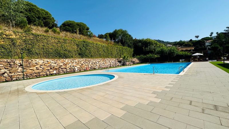 Foto b9533171-ab4e-4bb9-b47b-07b9356d3683. Pis amb calefacció piscina a Roca Grossa Lloret de Mar