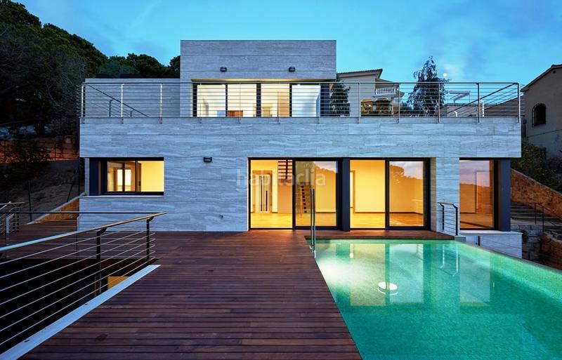 Foto 562d1924-3650-4b59-8a19-48b2e7275140. Xalet amb calefacció piscina a Canyelles Lloret de Mar