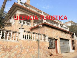 Casa a Canyelles. Espléndida casa con licencia turística situada en urbanización c