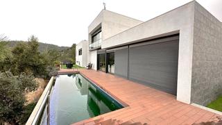 Chalet  N/a. Espectacular villa con impresionantes vistas al mar y montaa en