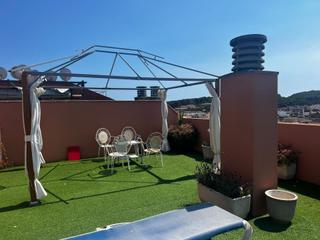 Dúplex  Ciutat de la paz. Espacioso dúplex con bonita terraza en fanals