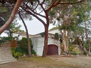 Casa  Dofins. Finca señorial en la urbanización la montgoda