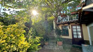 Casa a Fenals. Fantástica casa con dos viviendas en la zona de fenals.