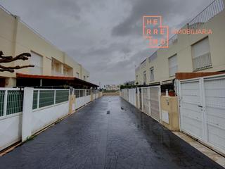 Xalet a Playa-Ben Afeli. Chalet en venta en playa, 3 dormitorios.