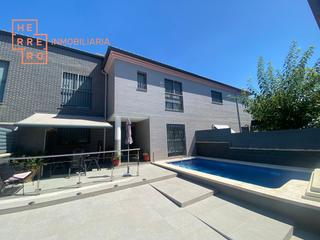 Xalet a Parque Sensal. Chalet en venta en pau sensal, 5 dormitorios.
