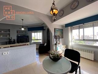 Pis  Padre jofre 19. Piso en venta en hospital provincial, 5 dormitorios.