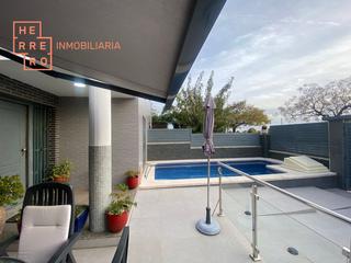 Chalet en Parque Sensal. Chalet en venta en pau sensal, 5 dormitorios.