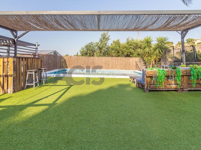 Foto 707dc46f-1e5c-48a0-918e-63dd35e07208. Chalet  en venta en san cristobal en Alberic