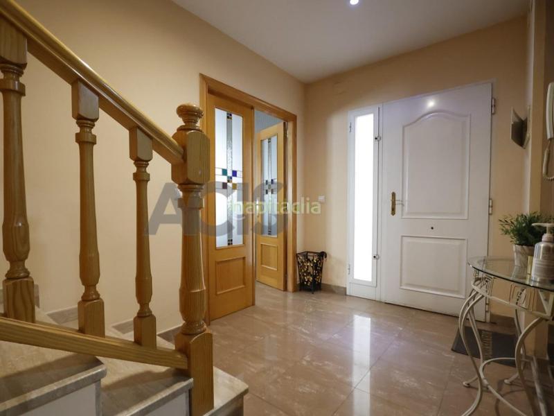 Foto 63ce672e-0d27-4849-9c2d-ac25b7582203. Casa adossada amb aparcament a Sants Patrons Alzira