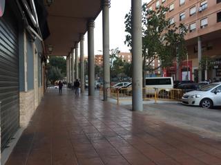 Local commercial  Calle horta l'. Local amplio para entrar
