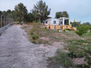 Maison à Numero 25 305. Oportunidad casachalet independiente rustico y urbano en cheste