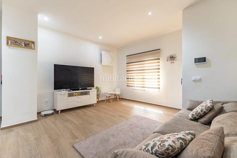 Foto 8cbb8463-9151-43d9-a68d-954aa5ccbaec. Casa  con terraza y excelente ubicación en Aldaia