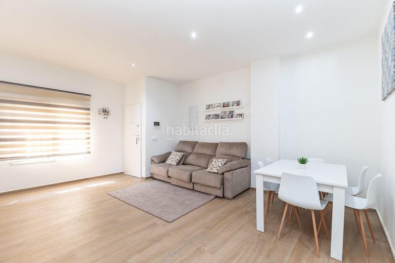 Foto b634d04d-8639-46ee-9437-25dda79cf003. Casa  con terraza y excelente ubicación en Aldaia