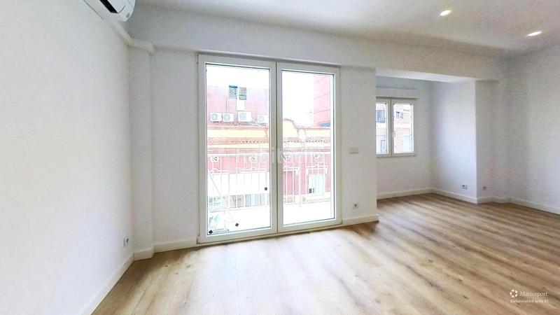 Foto ffaf85b8-03f8-42c6-9b92-859c550b49d2. Piso  en venta totalmente reformado en el cabanyal en Valencia