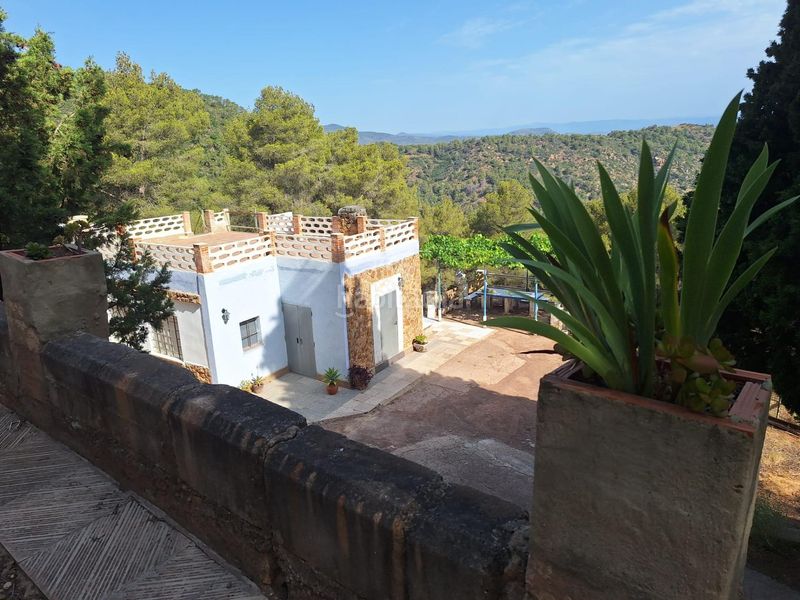 Foto 1036e641-14d2-49d0-8a7b-8a9b2e95cf5c. Chalet  independiente en Estivella