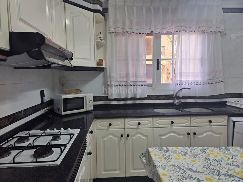 Foto b5ca7446-48ef-4b97-b073-8e76d5e778ea. Casa amb aparcament a El Perelló Sueca