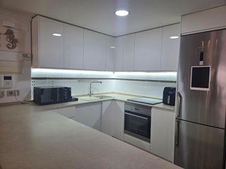 Etagenwohnung  Calle de juan fabregat. Elegante piso con terraza cerca del centro