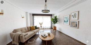 Pis  Calle isabel de villena. Pieso en venta en zona la mura