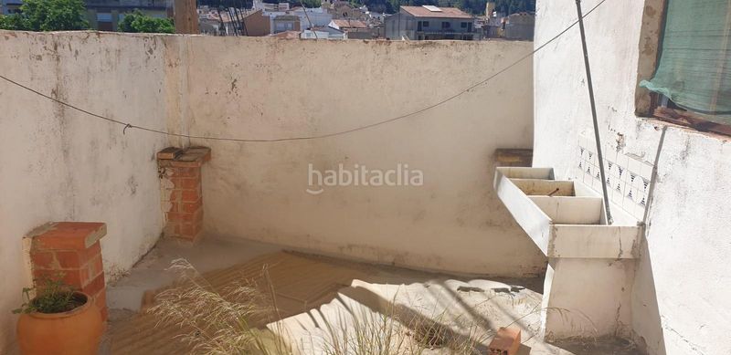 Foto c0ff4ff6-34ec-4d50-a0ce-880e3fe90b89. Casa amb aparcament a Moixent