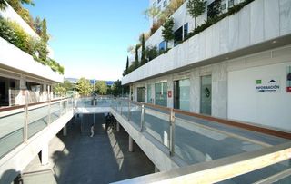 Local Comercial  Avenida corts valencianes. Local comercial alquiler  cortes valencianas