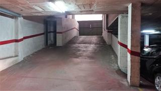 Autoparkplatz  Carrer del pintor vancells. Pàrquing a la zona olímpica. molt bona ubicació per un preu molt