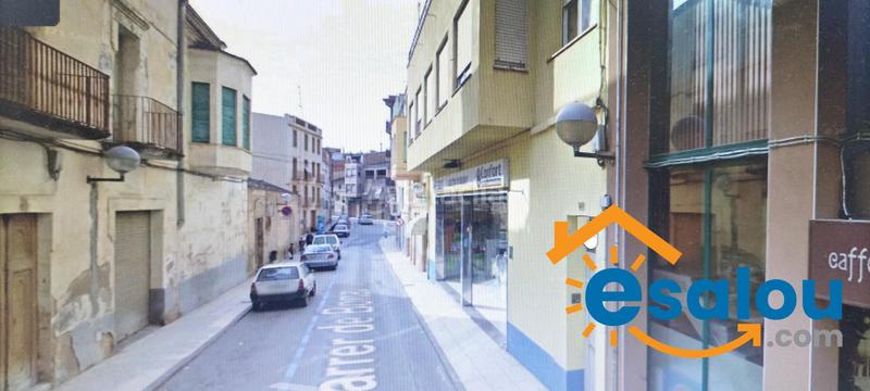 Foto a8735058-4e26-4618-9963-b0eeeb9ac2fa. Piso inversión !!! local de 400 metros para hacer pisos !!! en Móra d´Ebre