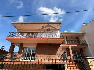 Casa aparellada a Centre. Impresionante casa en el centro de vidreres
