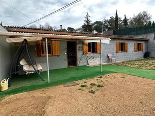 Xalet a Terrafortuna - Puig Ventós. Bonito terreno con casa de madera en urb. de vidreres