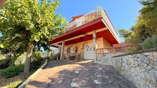 Chalet en Montbarbat. Bonita casa en urb de montbarbat