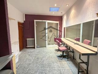 Rent Business premise in Centre. Local en alquiler en el pueblo de vidreres