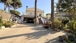 House  Carrer carrer mart. Bonita casa en urb la goba