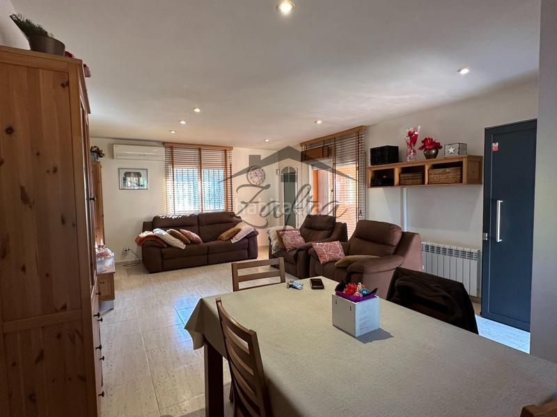 Foto 0f05187e-e088-40d5-88c5-04f8478b8aa6. Casa amb calefacció aparcament piscina a Aiguaviva Parc Vidreres