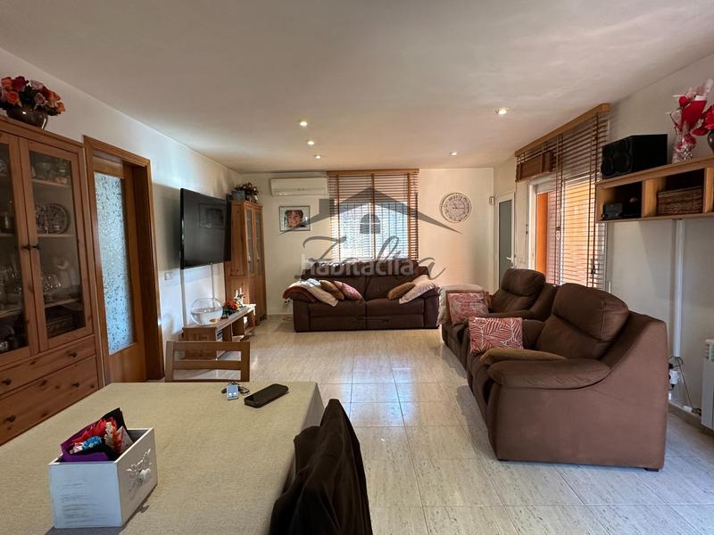 Foto 17764056-0d1d-4a1b-8fea-b38e4e461f3a. Casa amb calefacció aparcament piscina a Aiguaviva Parc Vidreres