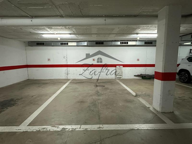 Foto 415586a0-3c5a-40ca-9194-8b1b7f662bdc. Parking coche plaza de parking en Centre Vidreres