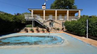 Casa a Sils. Gran oportunidad! casa amplia con piscina, jardín y excelente ub