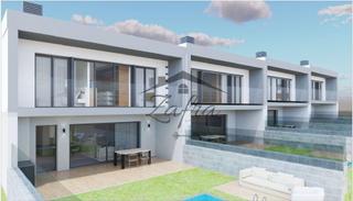 Casa  Carrer carrer de caldes, 5. Promoción de 4 casas unifamiliares en el barrio de la pau