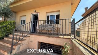 Casa bifamiliare in Sils. Exclusiva! casa en ubr. mallorquines