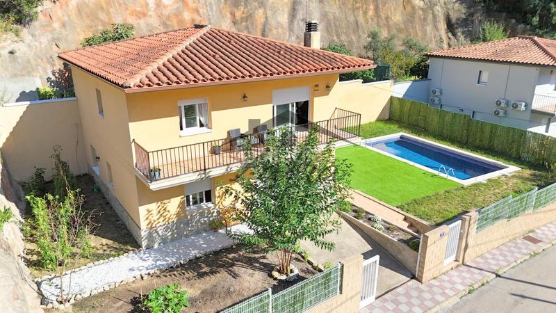 Foto 306152fe-d8be-4cfe-bd21-7af6e8f74936. House with parking pool in Aiguaviva Parc Vidreres