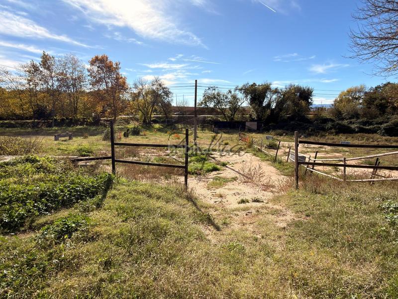 Foto 0291e99e-e045-436a-9ac8-1d55b7324e22. Masía en carrer Sils 6 masia del 1800 en Sils