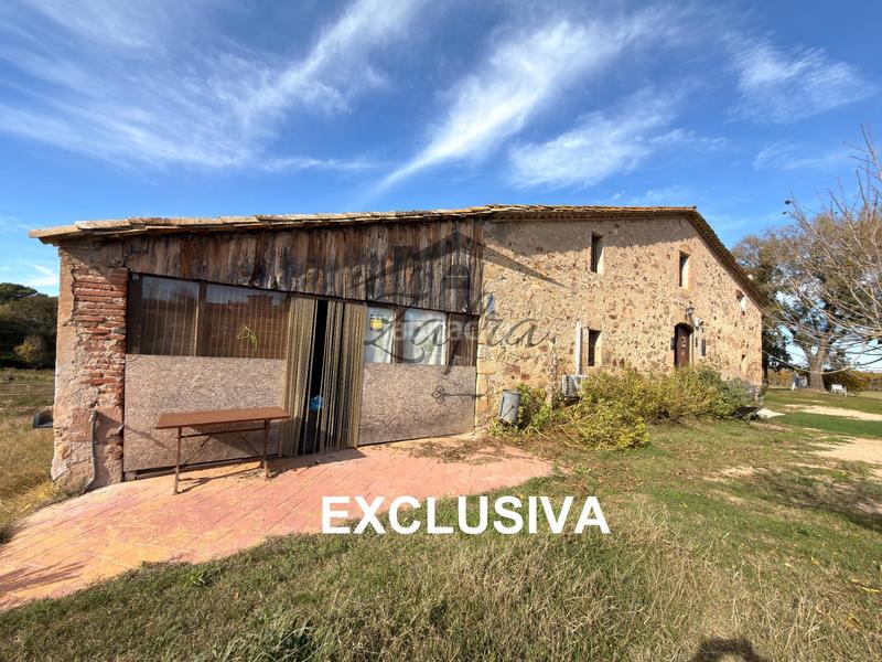 Foto a39cfdfe-2690-4107-bdce-19ee9cd9239c. Masía en carrer Sils 6 masia del 1800 en Sils