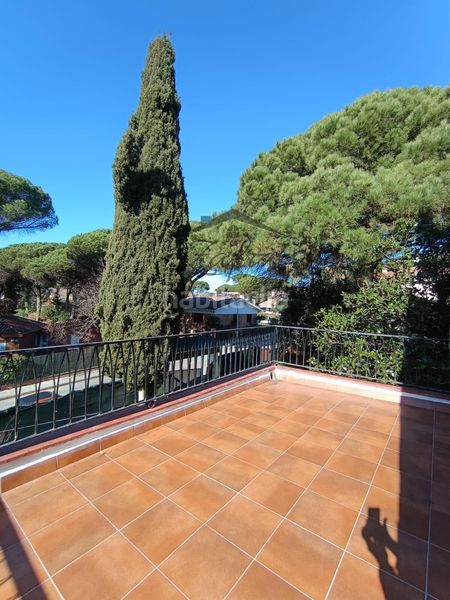 Foto 1b6acdac-834d-4292-b20b-ab09e306b7c6. Casa amb aparcament a Centre Vidreres
