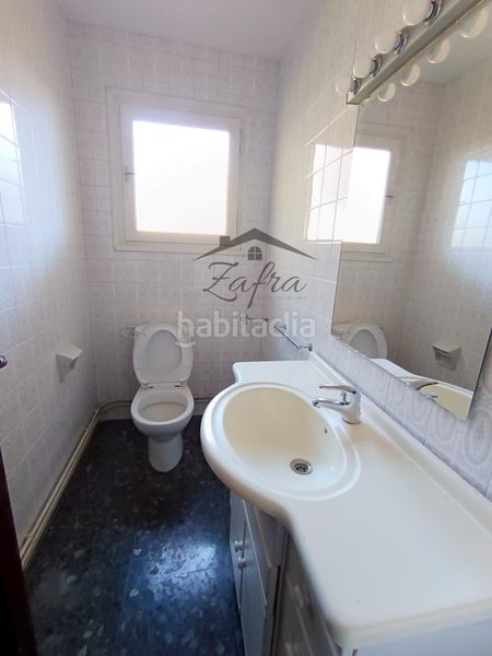 Foto e6c4d15f-c26b-4fbb-9a35-df58efec4e41. Casa amb aparcament a Centre Vidreres